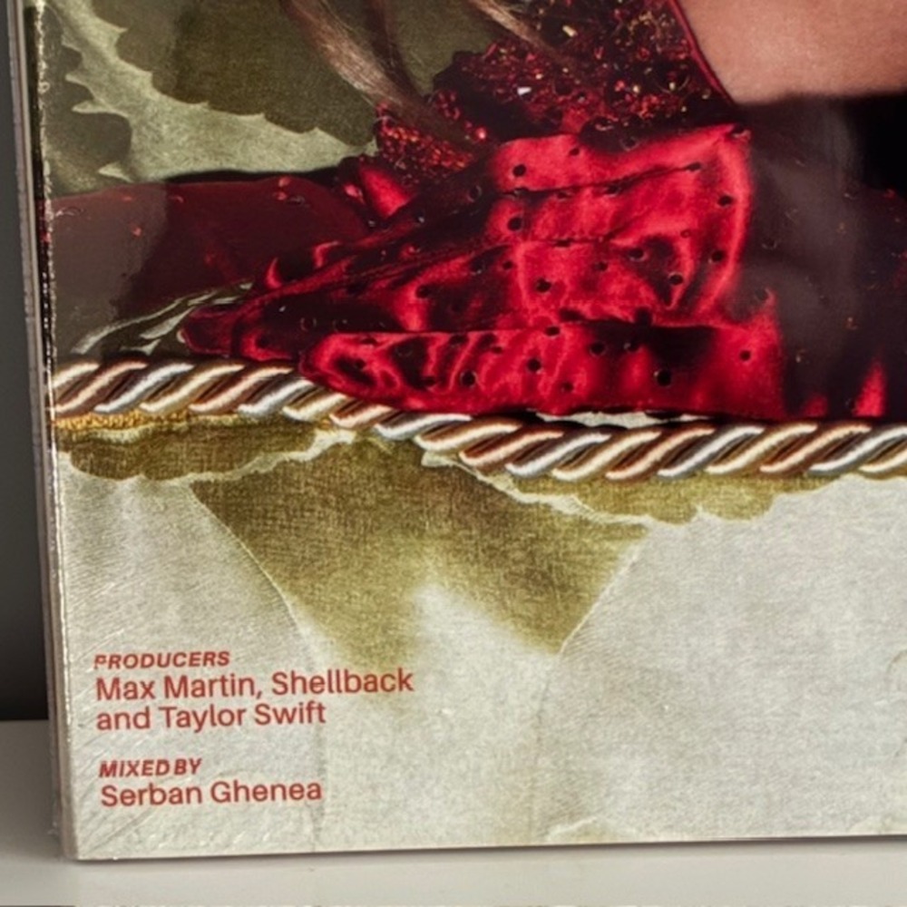 Sealed Taylor Swift The Life of a Showgirl Tiny Bubbles in Champagne Edition - Picture 5 of 8
